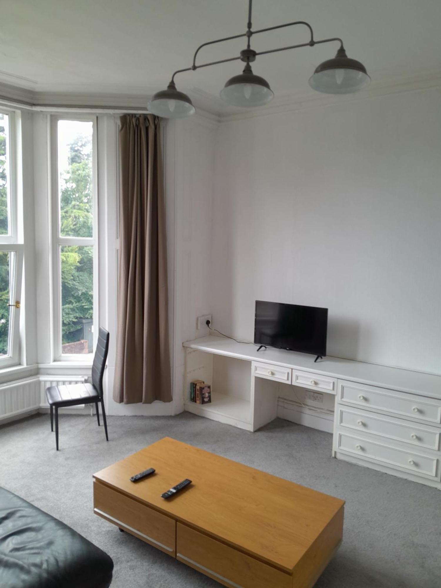 Large Near Singleton Hospital Ensuite R6 Swansea