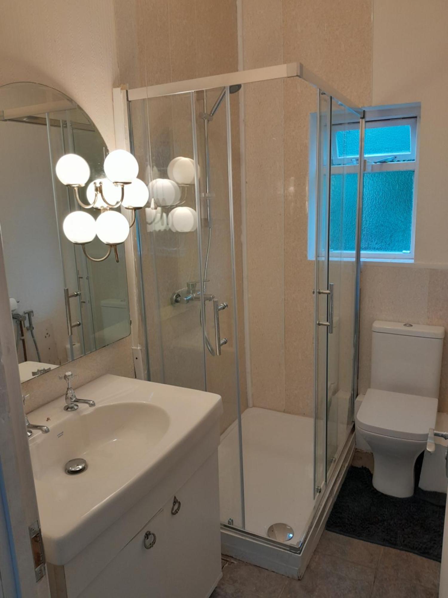 Large Near Singleton Hospital Ensuite R6 Guest house